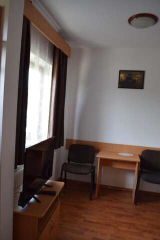 Гостевой дом Pension GreenHouse Сибиу Двухместный номер с 1 кроватью или 2 отдельными кроватями-12